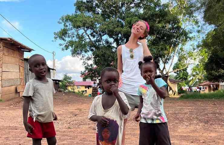 Ottavia lascia Milano e si trasferisce in Sierra Leone per far nascere i bambini